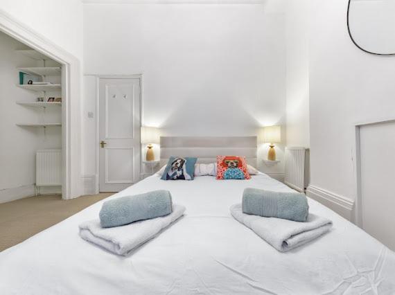 Portobello Large Snug Лондон Екстериор снимка